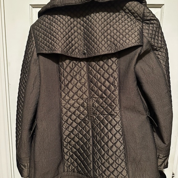 Gorgeous Burberry Jacket - Picture 4 of 13